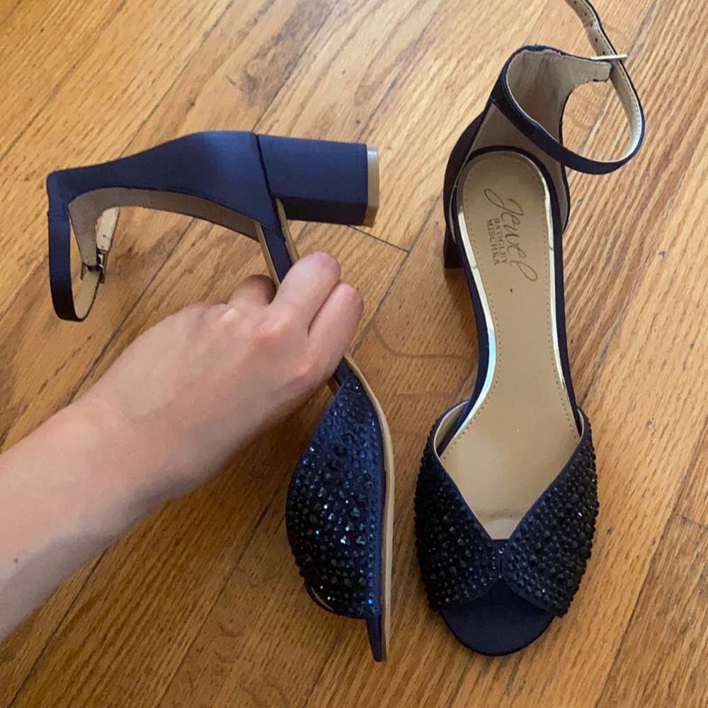 SOLD OUT!Jewel Badgley Mischka block heels in Navy Blue - Picture 3 of 6
